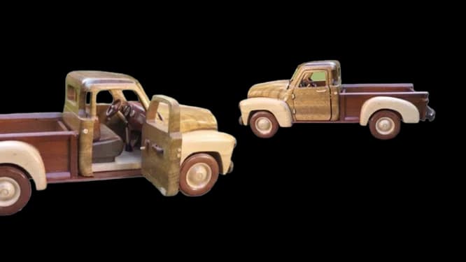 Picape Vintage com Cabine Detalhada em Madeira